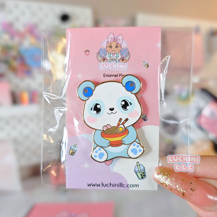 Pin de esmalte de panda de arándanos